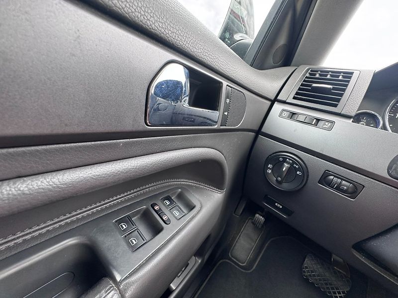 Volkswagen Touareg (2010) 4X4 3,0 TDI V6 176 KW - fotka 24 z 47