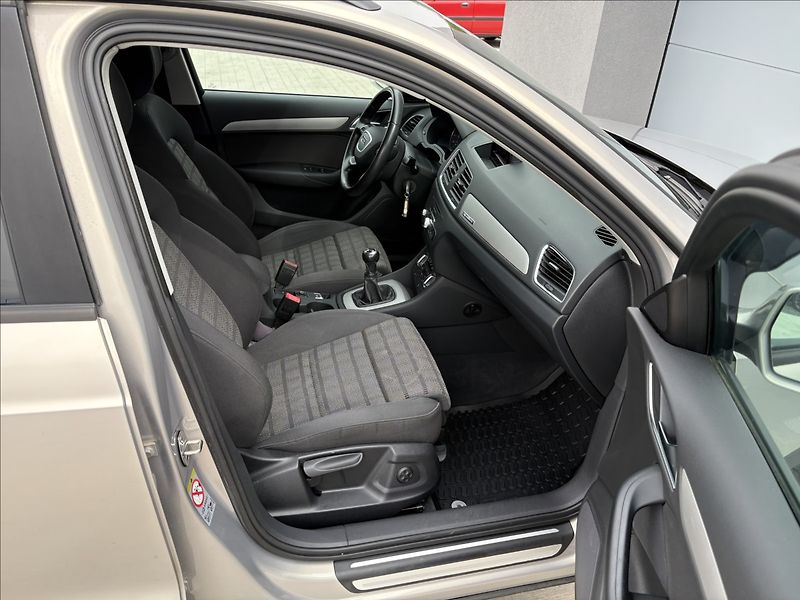 Audi Q3 2,0 TFSI 125 KW QUATTRO - fotka 16 z 24
