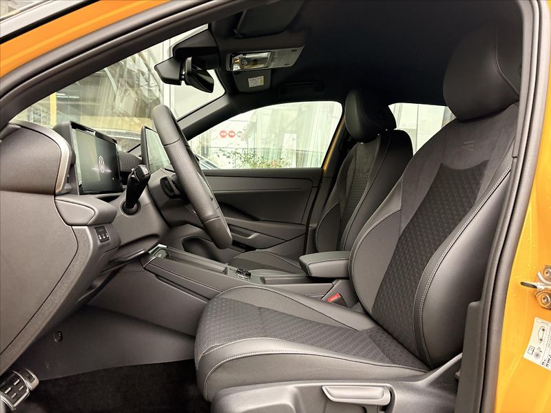 Volkswagen T-Roc 1,5 eTSI 110 kW 7DSG  R-Line - fotka 11 z 17