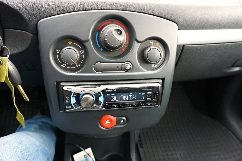 Renault Clio (2009) 1,2 16V 55 kW - fotka 27 z 33