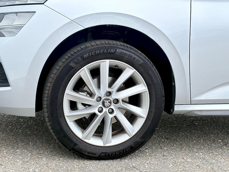 Škoda Kamiq (2025) DSG 1.0 TSI / 85 kW / TOP SELE - fotka 24 z 32