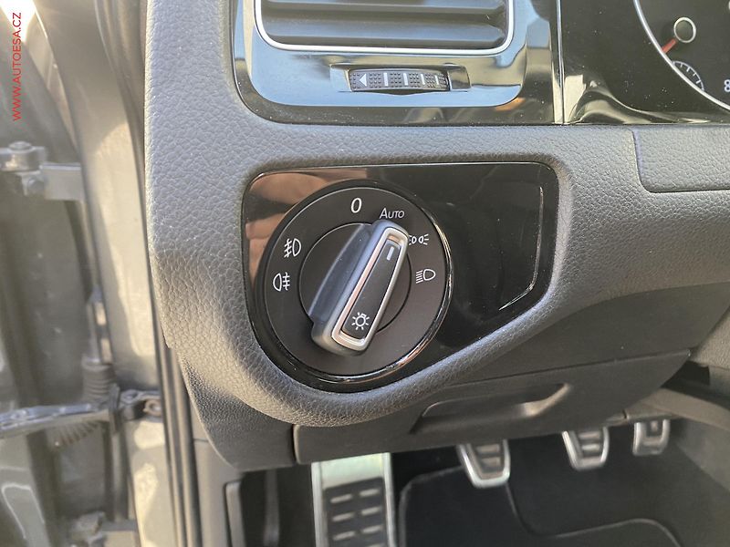 Volkswagen Golf (2018) 1.0 TSi, Sound, navi - fotka 15 z 18
