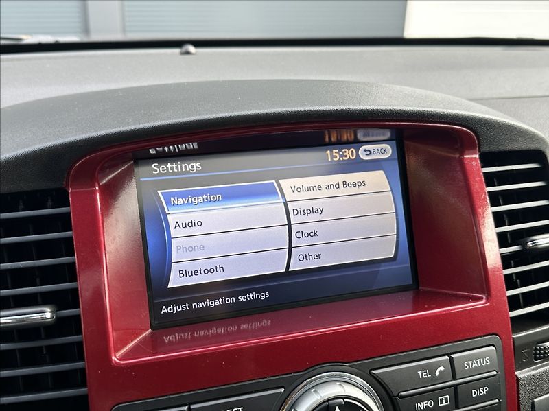 Nissan Pathfinder 3,0 DCI 231PS  LE Executive 4x - fotka 38 z 55