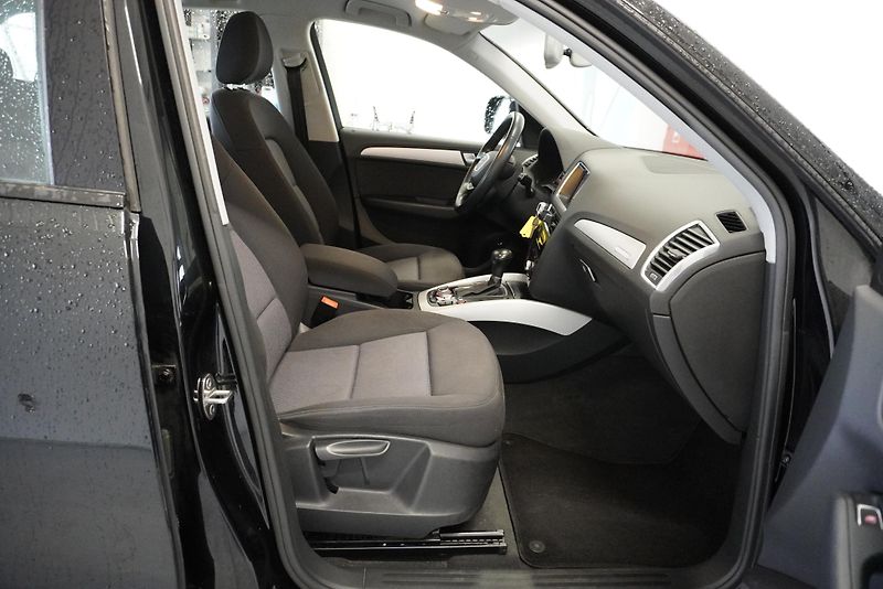 Audi Q5  2,0 TFSI QUATTRO AUT. - fotka 24 z 27