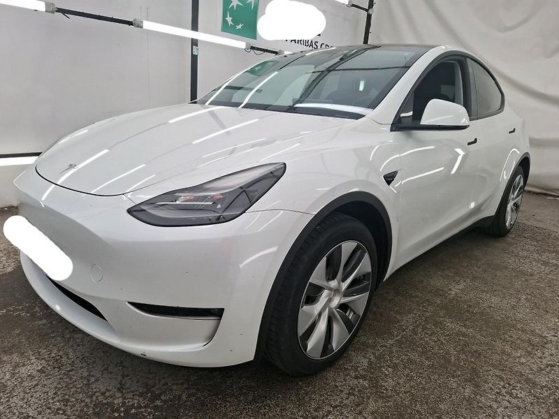 Tesla Model Y (2023) AWD Long Range     REZERVOVÁNO - fotka 2 z 10