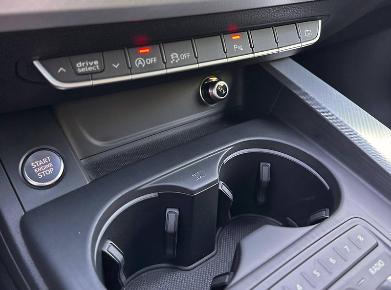 Audi A4 (2016) B9 2.0 TDI 140 KW QUATTRO 2016 - fotka 22 z 30