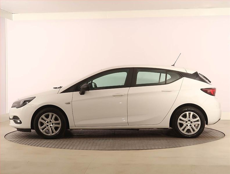 Opel Astra (2022) Business Edition 1.2 Turbo - fotka 3 z 17