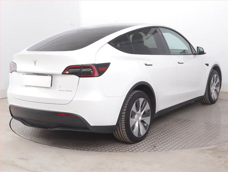 Tesla Model Y (2022) Long Range AWD 79kWh, SoH 91% - fotka 5 z 22