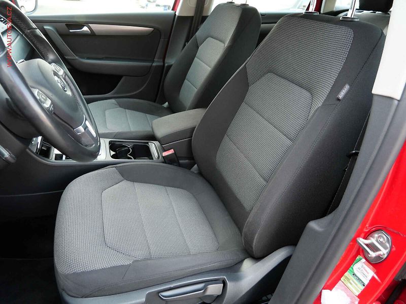 Volkswagen Passat (2013) 2.0 TDi, 1.maj,ČR, DSG - fotka 9 z 20