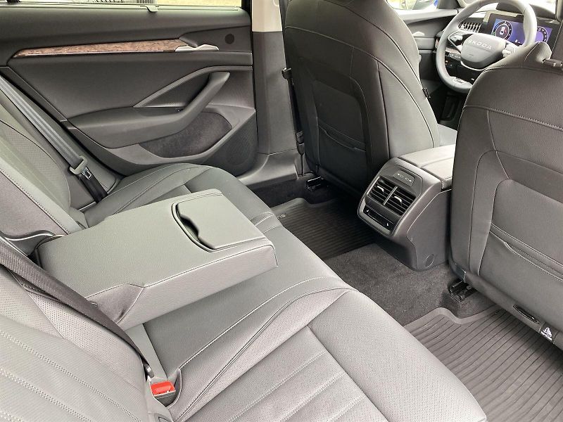 Škoda Superb (2025) 1.5 TSI iV DSG L&K - fotka 9 z 36