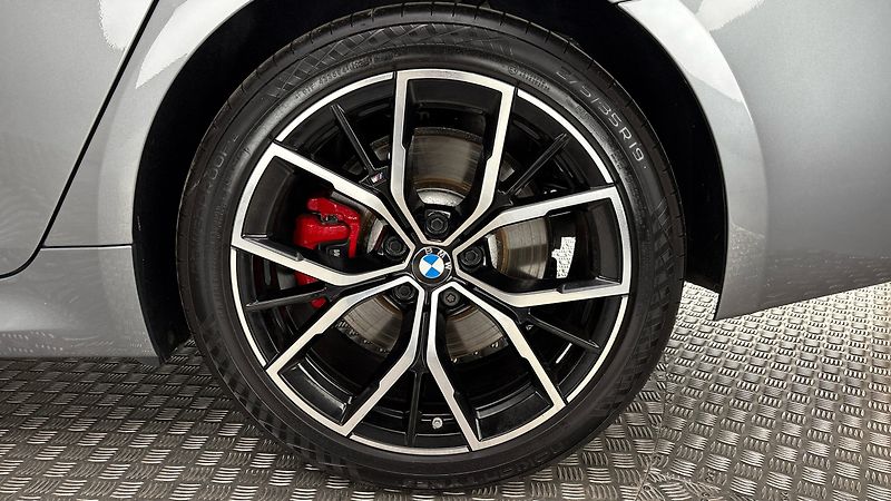 BMW Řada 5 540d AUT xDrive M-sport Tourin - fotka 19 z 33