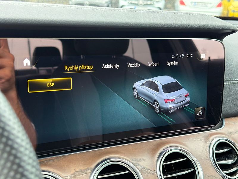 Mercedes-Benz Třídy E E 300de 4MATIC - fotka 33 z 39