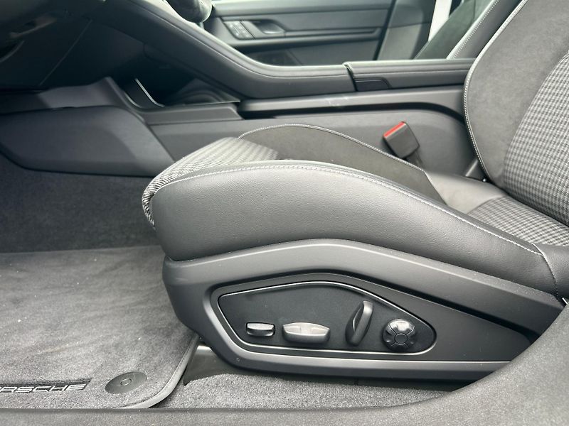 Porsche Taycan (2026) Black Edition - fotka 27 z 30