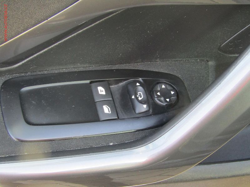 Peugeot 2008 (2018) 1.2 PT, ČR, Active - fotka 11 z 16