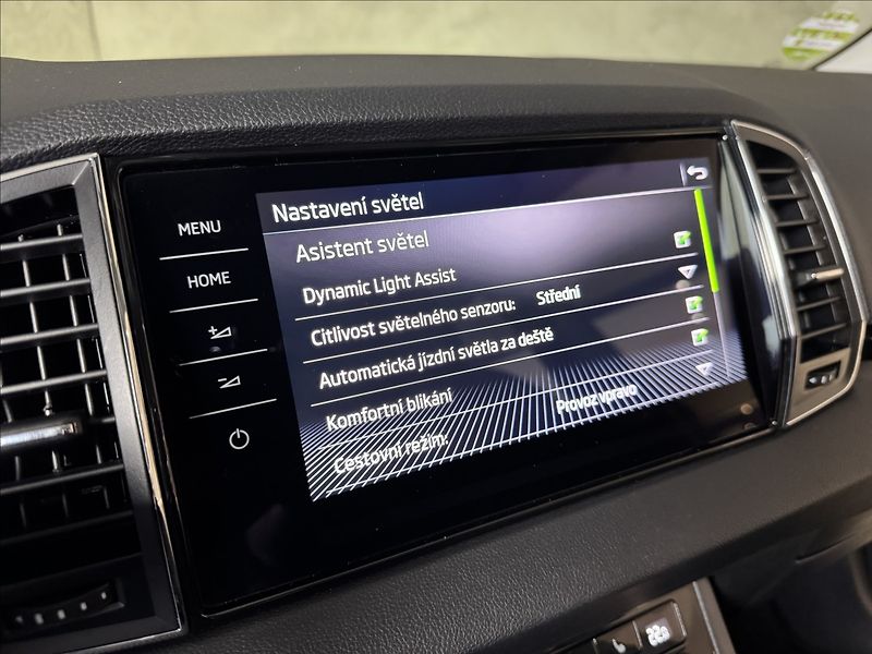 Škoda Karoq 2,0 TDi  DSG 4x4 Style Virtual - fotka 27 z 44