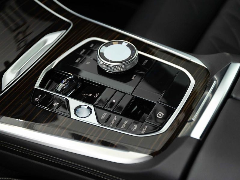 BMW X5 xDrive40i - fotka 15 z 23