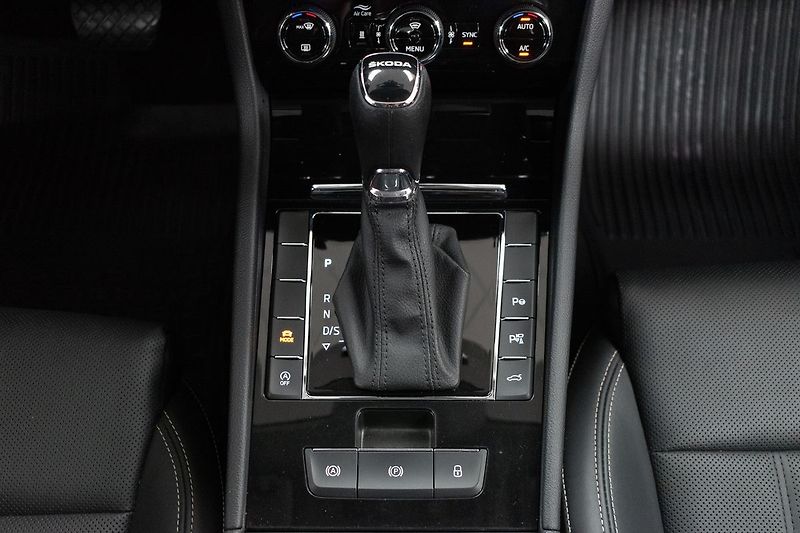 Škoda Superb 2.0TDI L&K*N.TOPENÍ*DPH*ČR 1.M - fotka 24 z 48