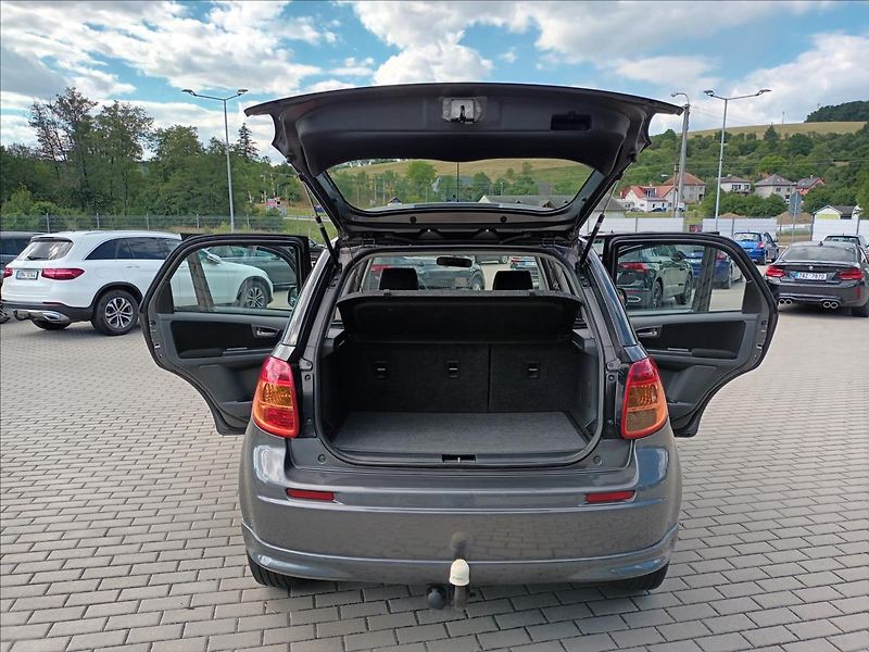 Suzuki SX4 1,6 REZERVACE - fotka 23 z 47