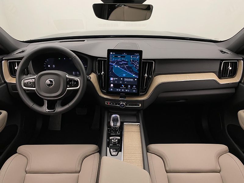 Volvo XC60 T8 AWD RECHARGE ULTRA BRIGHT - fotka 2 z 67