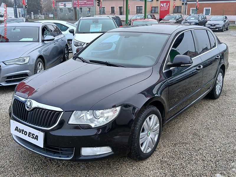 Škoda Superb (2009) 2.0TDi, ČR, DSG, bixen, kůže - fotka 3 z 20