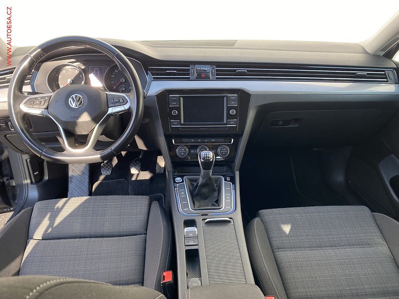 Volkswagen Passat (2019) 1.5 TSi, ČR, Business, LED - fotka 8 z 18