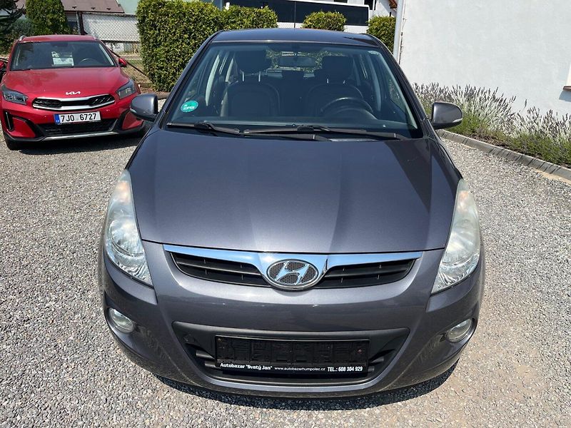 Hyundai i20 (2012) 1.2 i 57 Kw Velmi pěkný - fotka 6 z 20