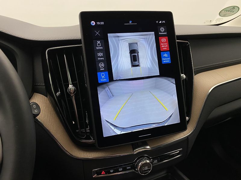 Volvo XC60 T8 AWD RECHARGE DARK ULTRA CZ - fotka 57 z 59