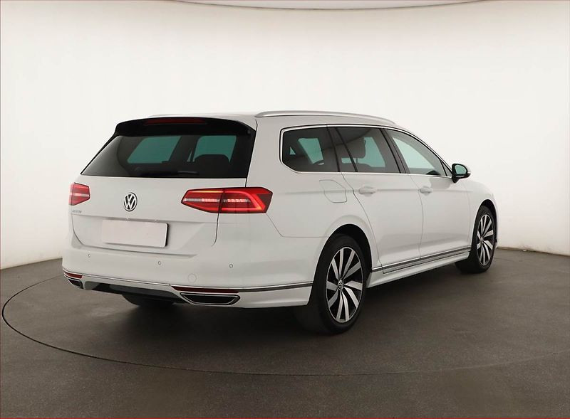 Volkswagen Passat (2018) R-Line 2.0 TDI, Automat, Kůže - fotka 5 z 20