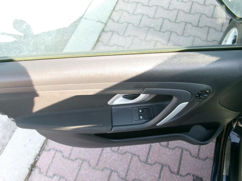 Škoda Fabia (2007) 1,4 16V AC ALU VÝHŘEV - fotka 17 z 27