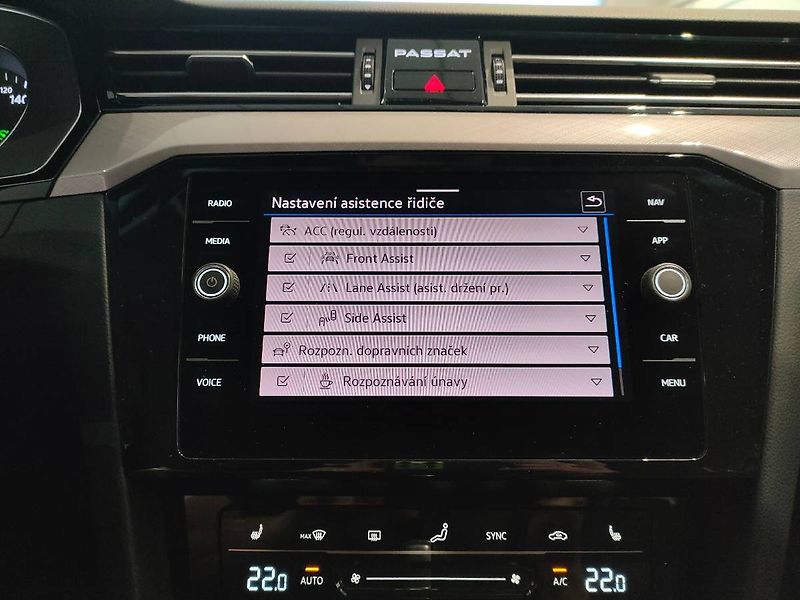 Volkswagen Passat Variant (2022) 2.0 TDI (110kW/150k) DSG, Busi - fotka 16 z 27