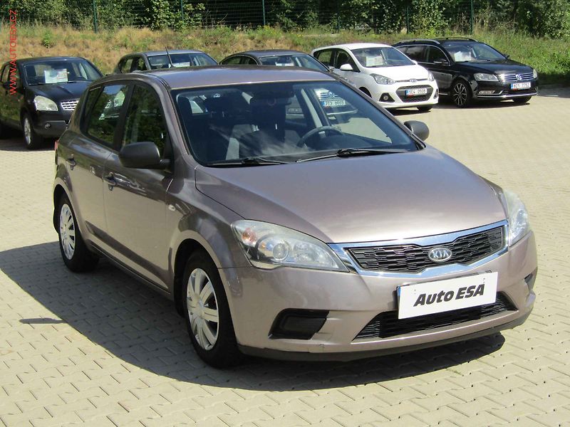 Kia Ceed (2010) 1.4CVVT, ČR, AC, park.čidla - fotografie inzerátu