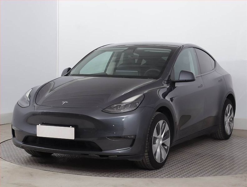 Tesla Model Y (2022) Long Range AWD 79kWh, SoH 89% - fotka 2 z 24