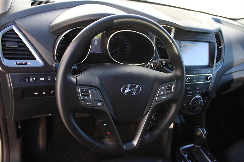 Hyundai Santa Fe 2.2 CRDI 147kW 4WD EXECUTIVE - fotka 14 z 27