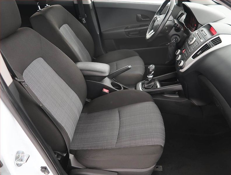Kia Ceed (2012) 1.4 CVVT - fotka 9 z 15