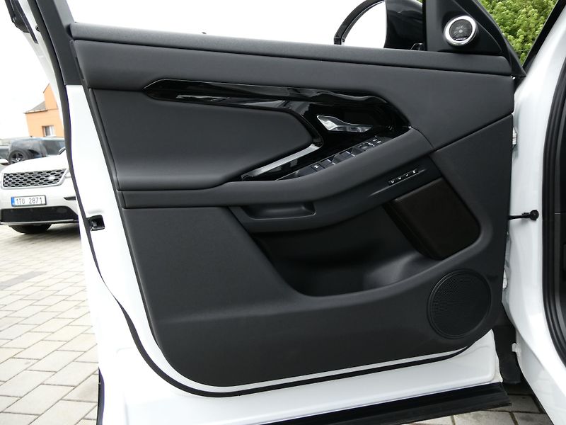 Land Rover Range Rover Evoque 1,5 Dynamic SE P270e - fotka 15 z 37
