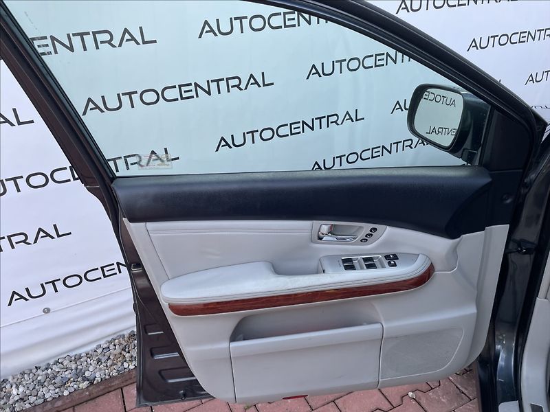 Lexus RX 300 3,0 i,150kW,4x4,Aut. - fotka 20 z 23