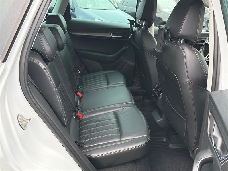 Škoda Karoq 2,0 TDi 110 KW 4X4 ČR WEBASTO - fotka 14 z 44