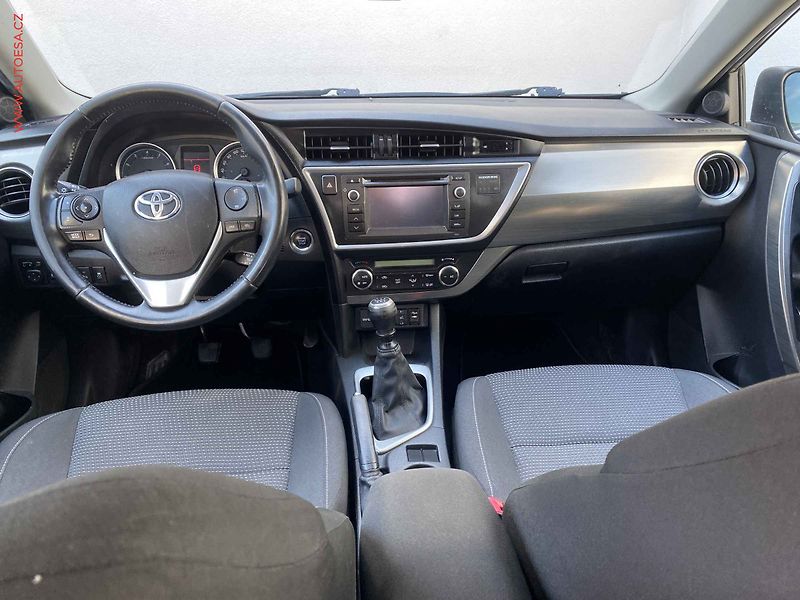 Toyota Auris (2013) 1.6i, 1.maj,ČR, Active - fotka 8 z 21