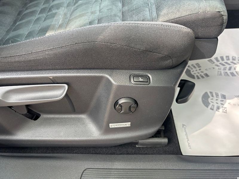 Volkswagen Touran 2.0TDi/2017/7MÍST.MAN6.110KW-Z - fotka 28 z 50