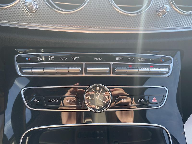Mercedes-Benz Třídy E E 220d 4M AVANTGARDE - fotka 24 z 26