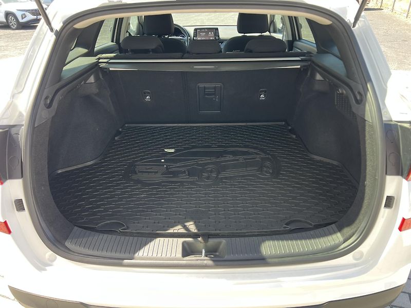 Hyundai i30 (2022) 1.5T-GDi 118kW SMART KAMERA - fotka 18 z 21