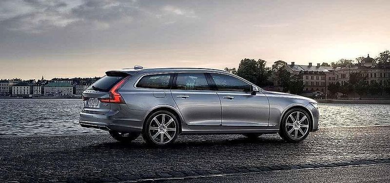 Volvo V90.