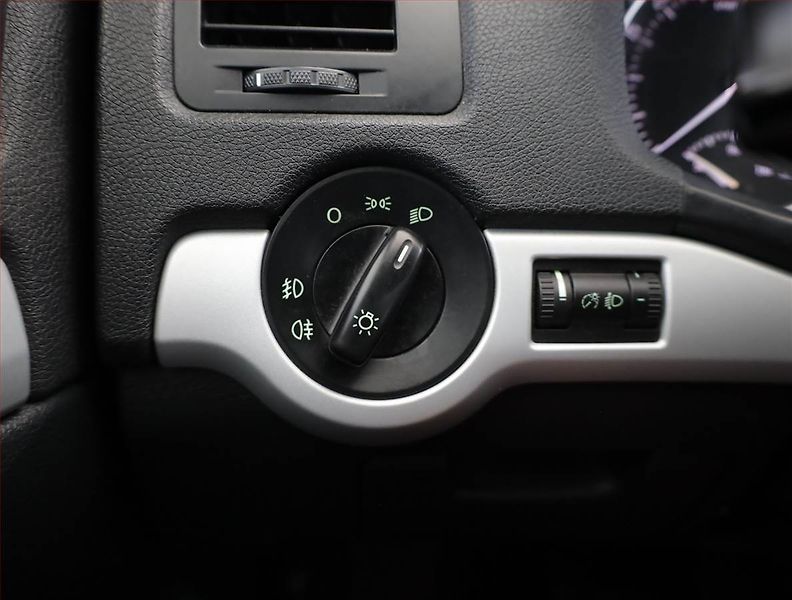 Škoda Octavia (2011) Ambiente 1.6 TDI, po STK - fotka 11 z 14