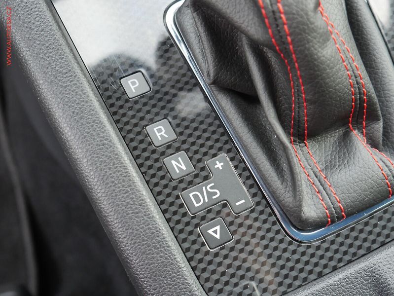 Škoda Octavia (2019) 2.0 TDi, RS, DSG, LED - fotka 24 z 26