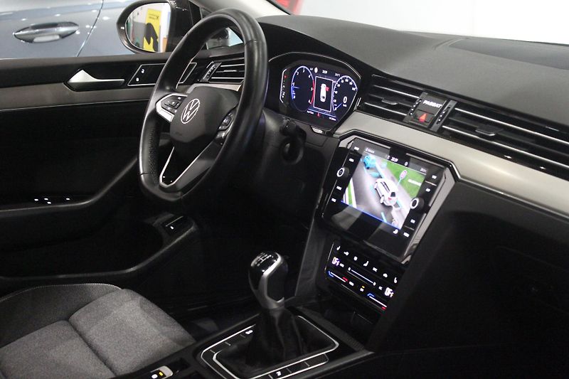 Volkswagen Passat Variant (2023) Manuál 110kW Matrix Tažné - fotka 21 z 29