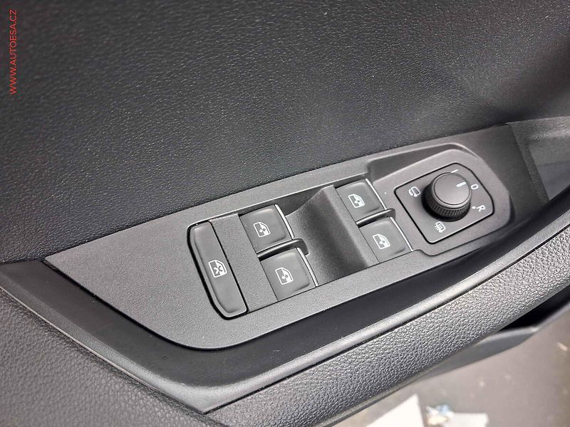 Škoda Karoq (2018) 1.5 TSi, Style, TZ, LED - fotka 15 z 19