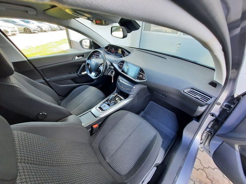 Peugeot 308 SW ACTIVE 1,5 BHDi EAT8 - fotka 14 z 25