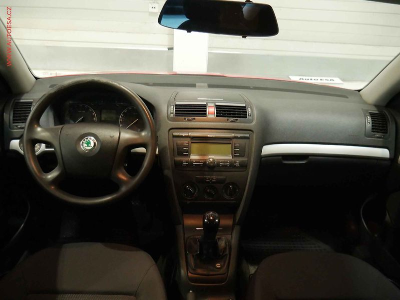 Škoda Octavia (2005) 1.9TDi, 2.maj,ČR, Ambiente - fotka 8 z 14