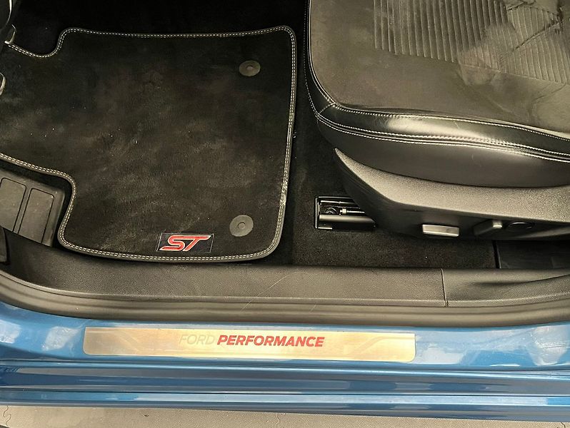 Ford Focus 2,0 ST Styling-Paket Performan - fotka 38 z 57