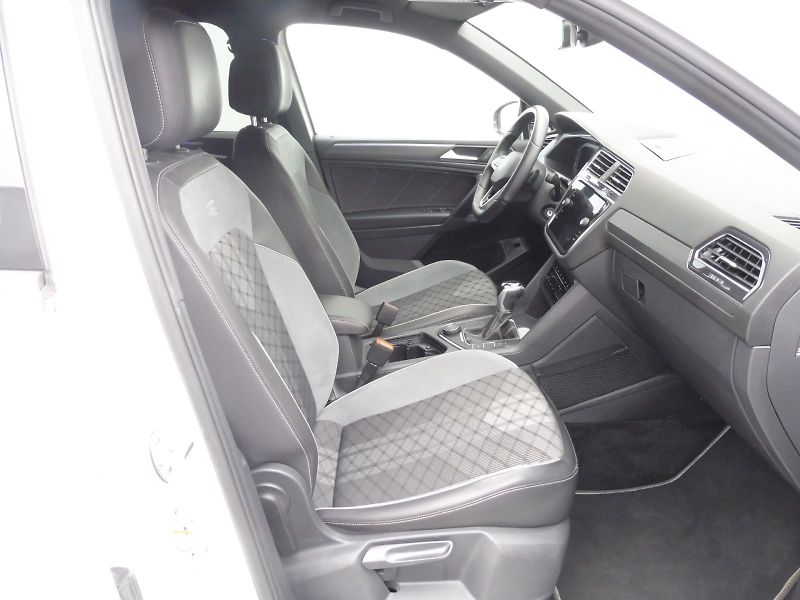 Volkswagen Tiguan Allspace (2022) R-Line 2,0 TSI 140kW DSG 4MOTI - fotka 9 z 27
